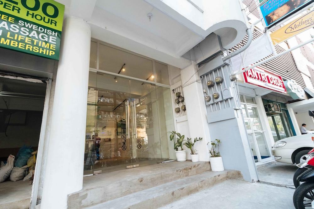 RedDoorz Plus @ Boni Avenue Mandaluyong Exterior foto