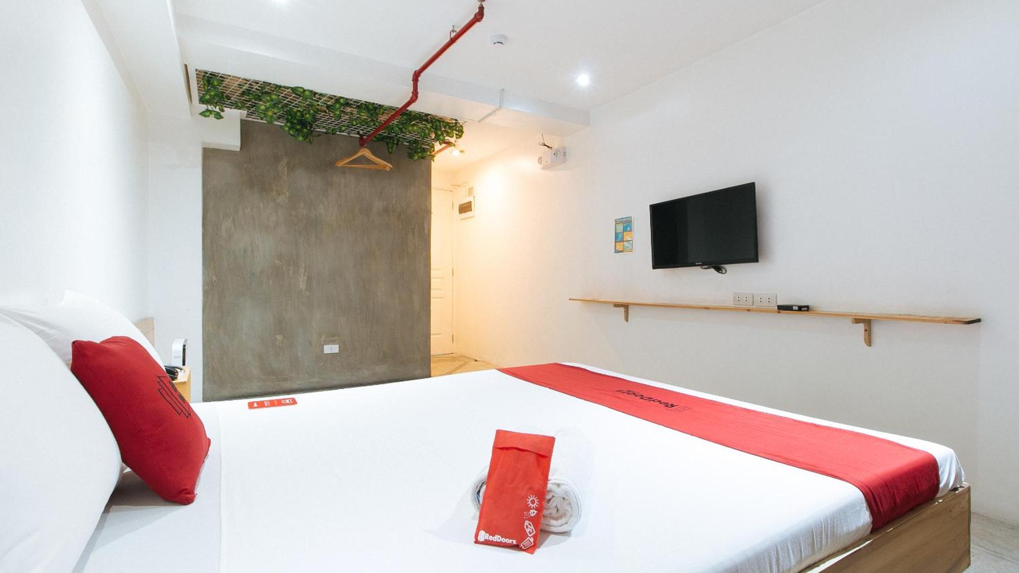 RedDoorz Plus @ Boni Avenue Mandaluyong Exterior foto