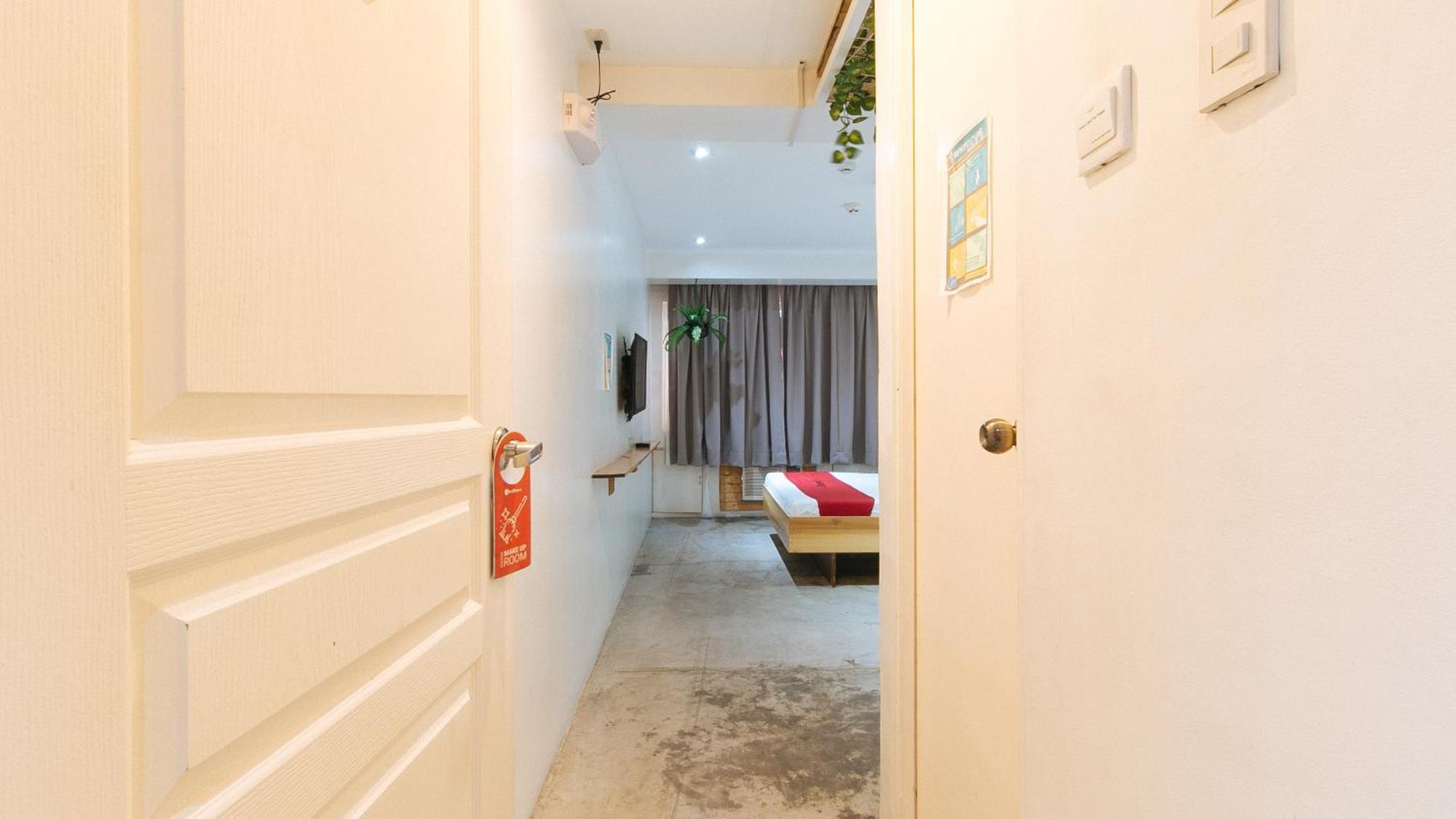 RedDoorz Plus @ Boni Avenue Mandaluyong Exterior foto