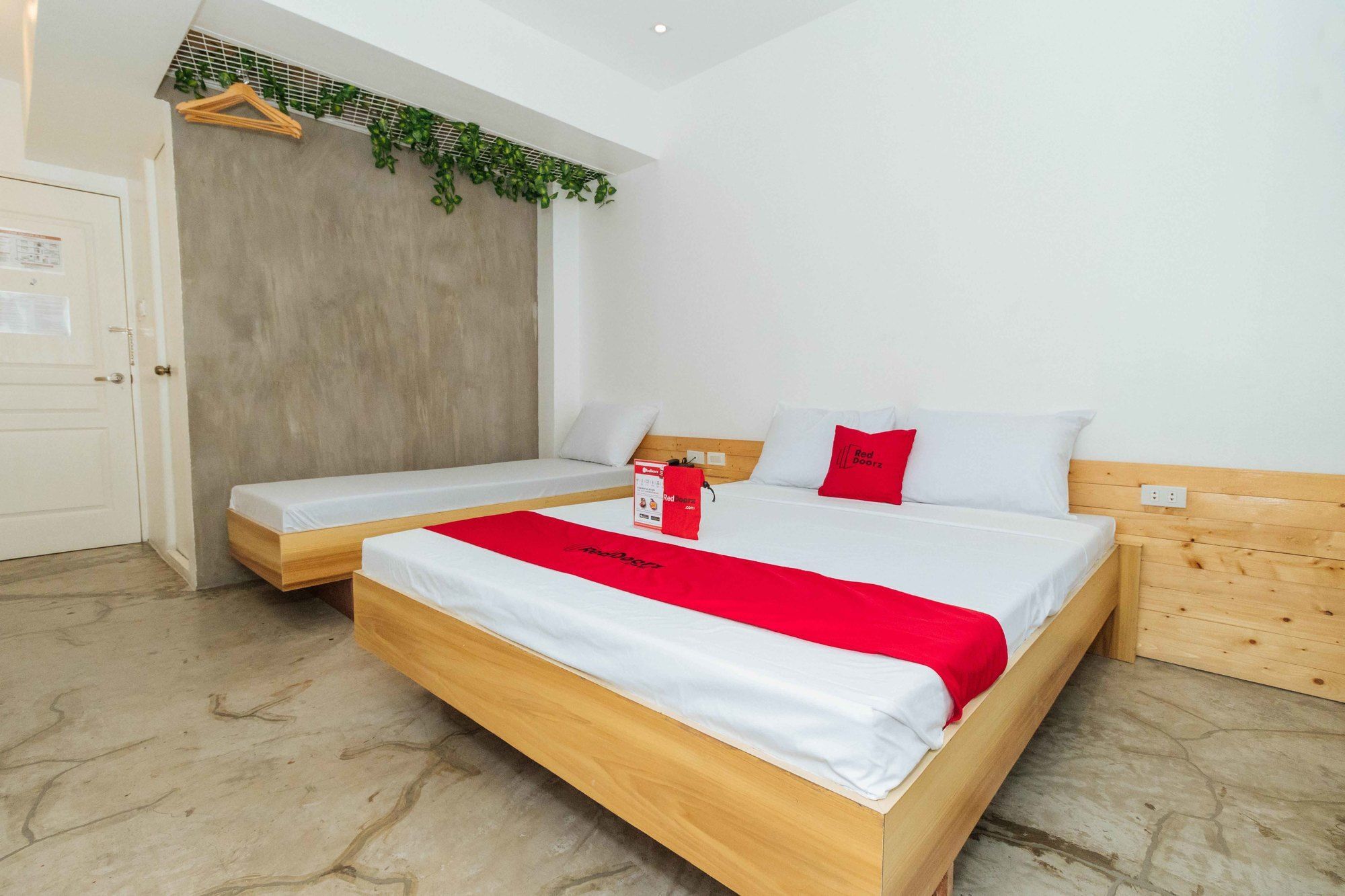 RedDoorz Plus @ Boni Avenue Mandaluyong Exterior foto